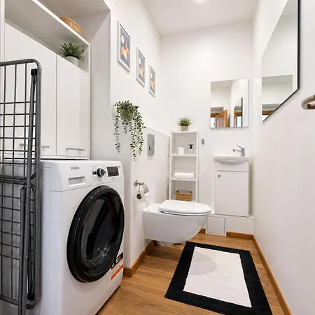 Old Town 2br I Private Terrace I Balcony I Self Check-in I Cohost Apartment *