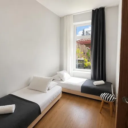 Old Town 2br I Private Terrace I Balcony I Self Check-in I Cohost Apartment