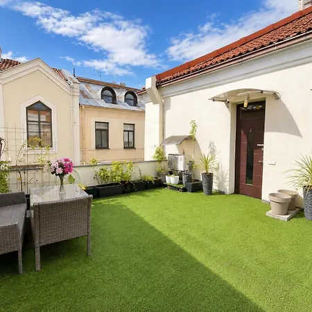 Old Town 2br I Private Terrace I Balcony I Self Check-in I Cohost *
