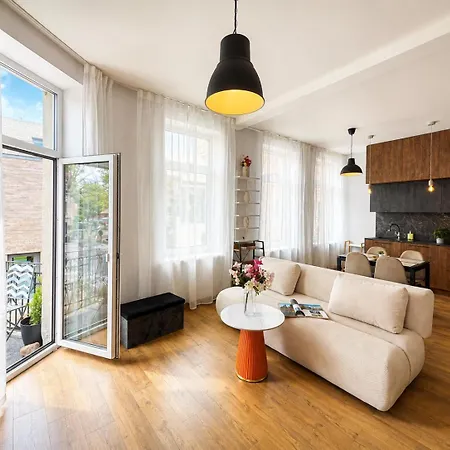 Old Town 2br I Private Terrace I Balcony I Self Check-in I Cohost *