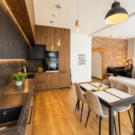Old Town 2br I Private Terrace I Balcony I Self Check-in I Cohost *