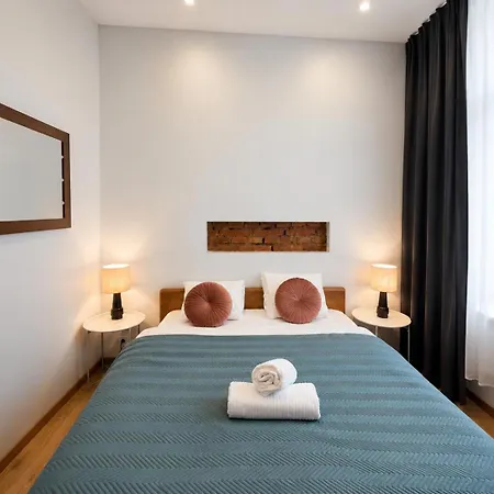 Old Town 2br I Private Terrace I Balcony I Self Check-in I Cohost *